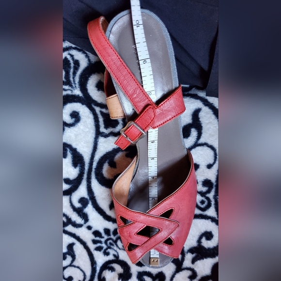 Remix Garnet Two Toned Heels size 9.5 Never worn - Picture 8 of 9